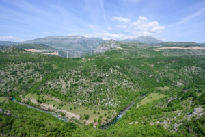 blick-auf-die-neue-autobahn-in-montenegro